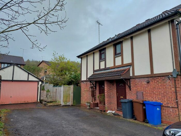 2 Bedroom Town House To Rent In Redwood Drive, Stapenhill, Burton-On-Trent, DE15