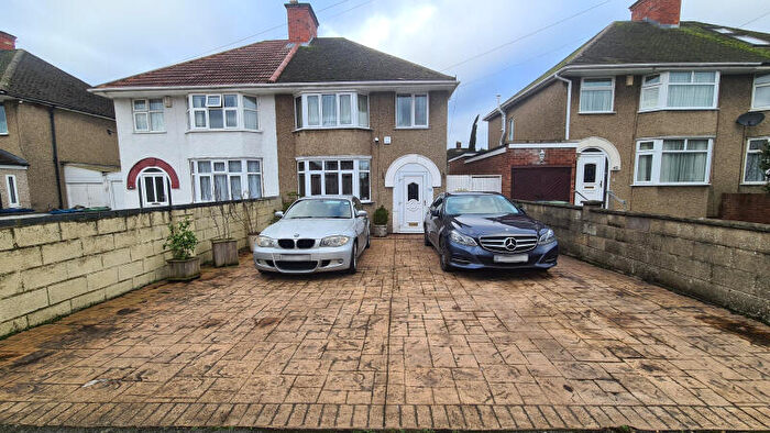 4 Bedroom Semi-Detached House To Rent In Littlemore Road **Available In February **, OX4