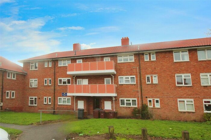 2 Bedroom Flat To Rent In Warstones Gardens, Wolverhampton, West Midlands, WV4