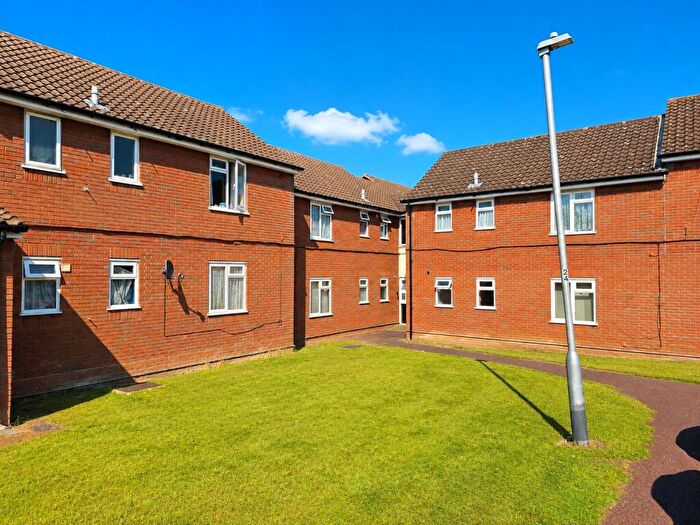 1 Bedroom Apartment To Rent In Bardfield Way, Rayleigh, Essex, SS6