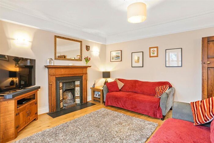 4 Bedroom Detached House For Sale In The Crescent, Belmont, Sutton, SM2