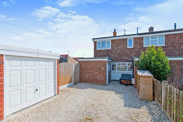 3 Bedroom End Of Terrace House For Sale In Wentworth Road, Featherstone, Pontefract, WF7