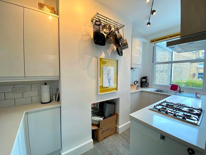 1 Bedroom Flat To Rent In Crewdson Road, Stockwell, London, SW9