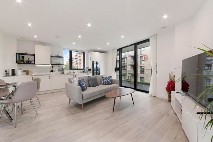 1 Bedroom Flat To Rent In Residence Tower, London, N4