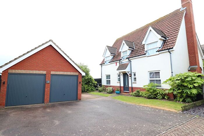 4 Bedroom Detached House For Sale In Pemberton Field, South Fambridge, Rochford, SS4
