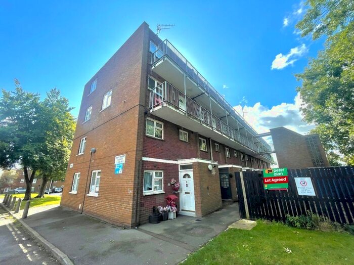 2 Bedroom Flat To Rent In Salisbury Close, Penarth, CF64