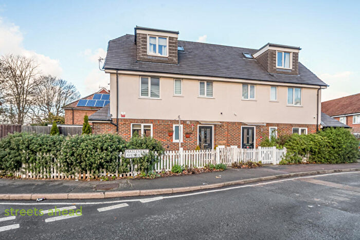 3 Bedroom Semi Detached House For Sale In Haslemere Avenue, Mitcham, Surrey, CR4