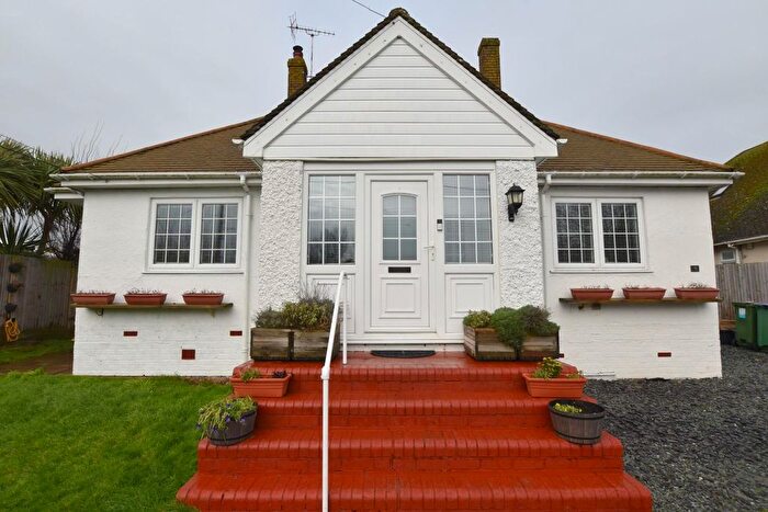 4 Bedroom Detached Bungalow For Sale In Kingsway, Dymchurch, Romney Marsh, TN29