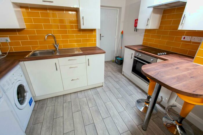 3 Bedroom Terraced House To Rent In Mirfield Street, L6