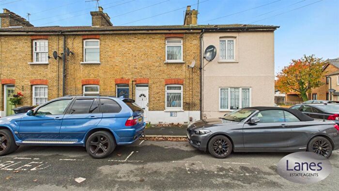 2 Bedroom Terraced House For Sale In Burleigh Road, Cheshunt, EN8