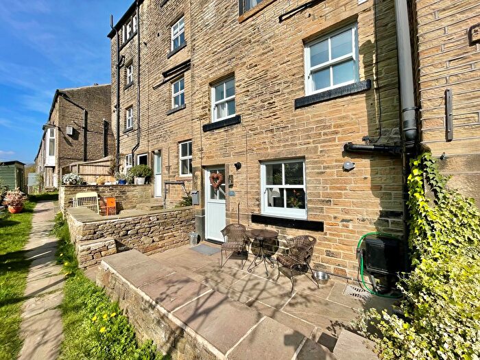 1 Bedroom Terraced House To Rent In Dunford Road, Holmfirth, West Yorkshire, Uk, HD9
