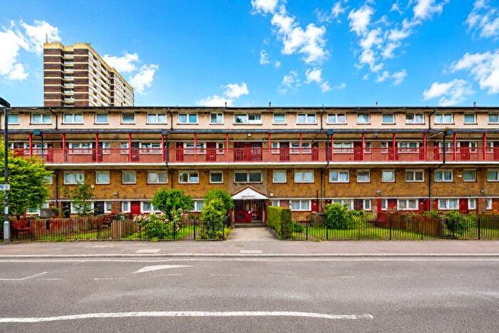 3 Bedroom Flat For Sale In Alma Street, London, E15