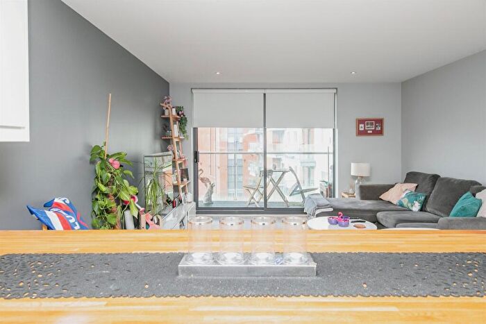 2 Bedroom Flat For Sale In Coprolite Street, Ipswich, IP3