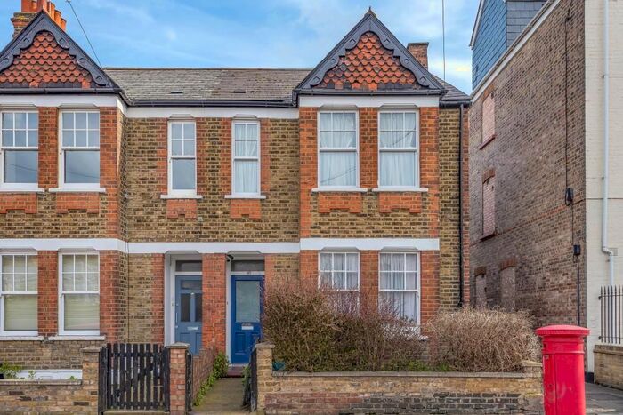 1 Bedroom Flat To Rent In Richmond, Surrey TW9