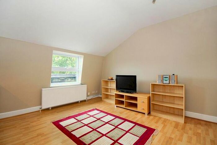 2 Bedroom Flat To Rent In Clifton Gardens, Maida Vale, London, W9