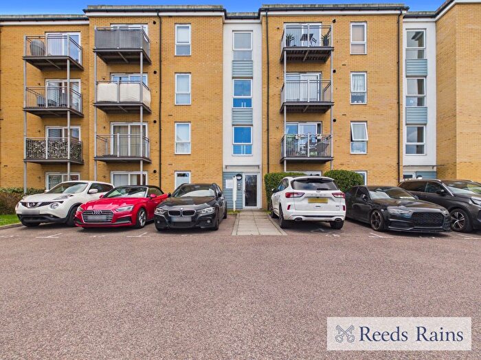 2 Bedroom Flat To Rent In Millfield Close, Hornchurch, RM11