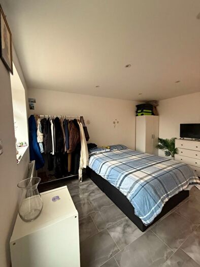 Studio To Rent In Romford, RM6