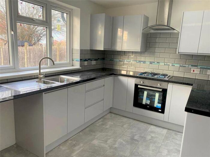 4 Bedroom Terraced House To Rent In Ivorydown, Bromley, BR1