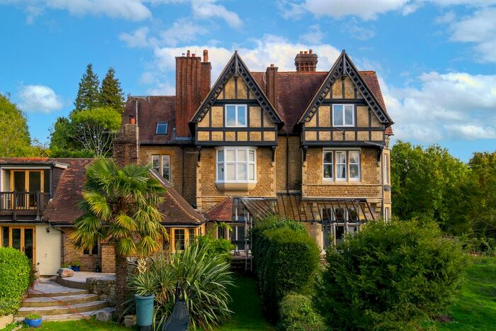 3 Bedroom Flat To Rent In Raglan Road, Reigate, RH2