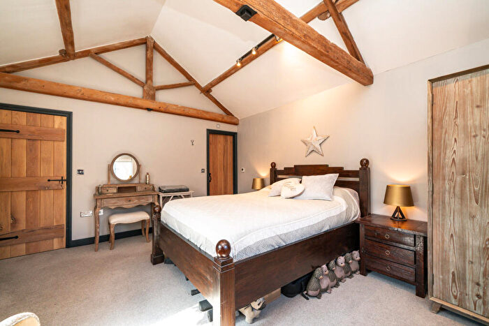 2 Bedroom Barn Conversion For Sale In Main Road North, Dagnall, Berkhamsted, HP4