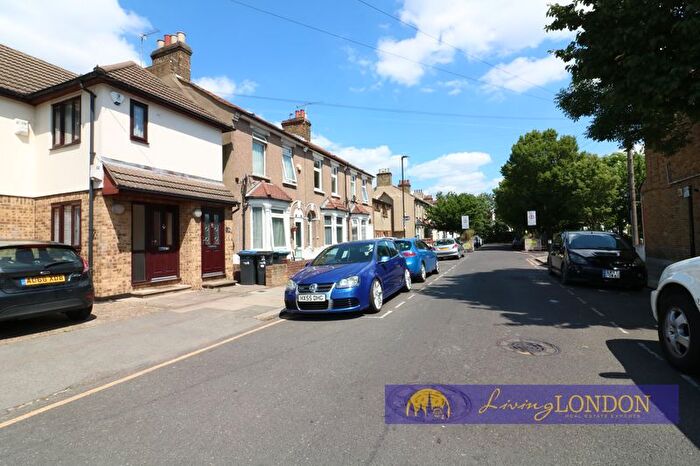 3 Bedroom Terraced House For Sale In Ladysmith Road, London, N18
