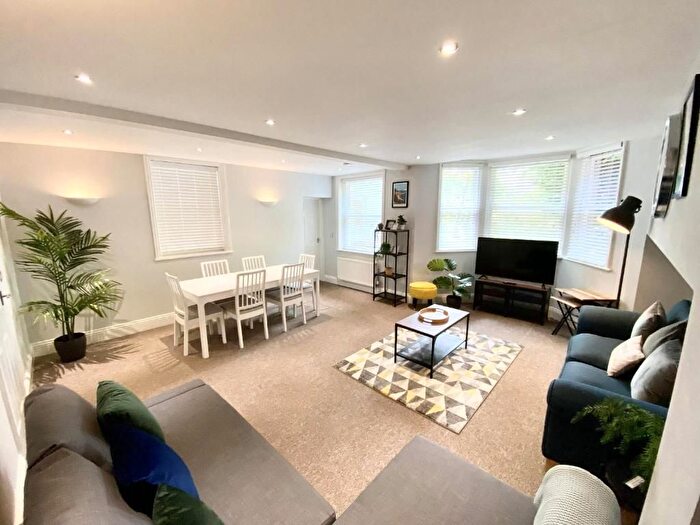 2 Bedroom Flat To Rent In Grosvenor Crescent, Scarborough, YO11