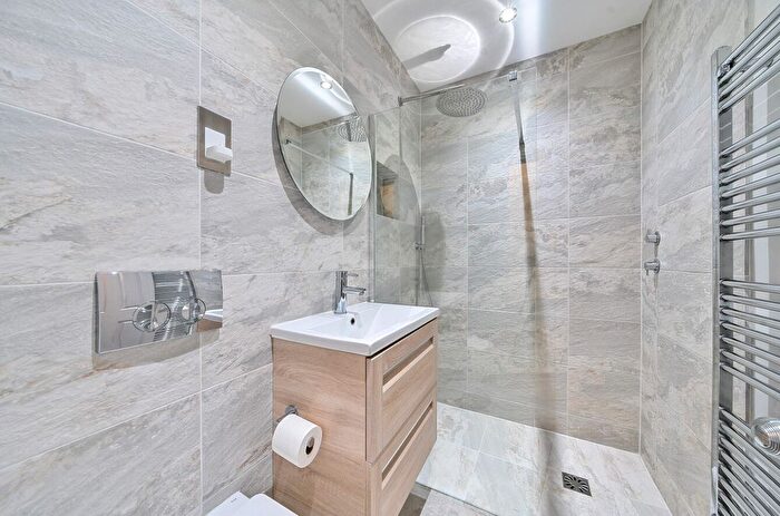 2 Bedroom Flat For Sale In Finborough Road, London, SW10