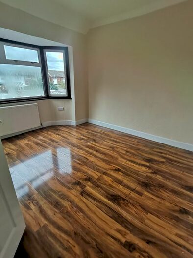 4 Bedroom Semi-Detached House To Rent In Marlow Gardens, Hayes, UB3