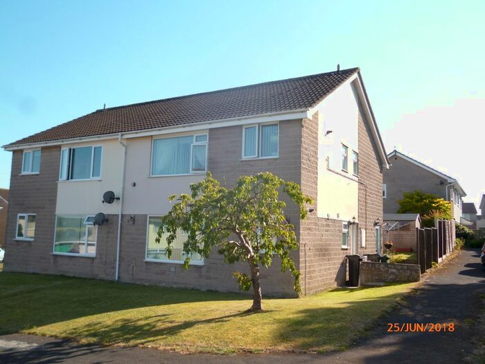2 Bedroom Flat To Rent In Acacia Road, Radstock, BA3