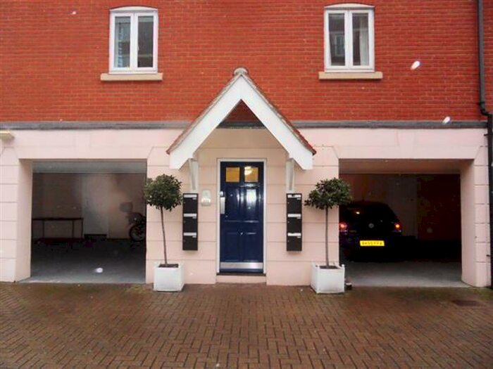1 Bedroom Apartment To Rent In Neptune Square, Ipswich, Suffolk, IP4