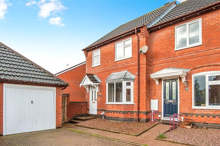 3 Bedroom End Terrace House For Sale In Badger Gardens, Worcester, WR5