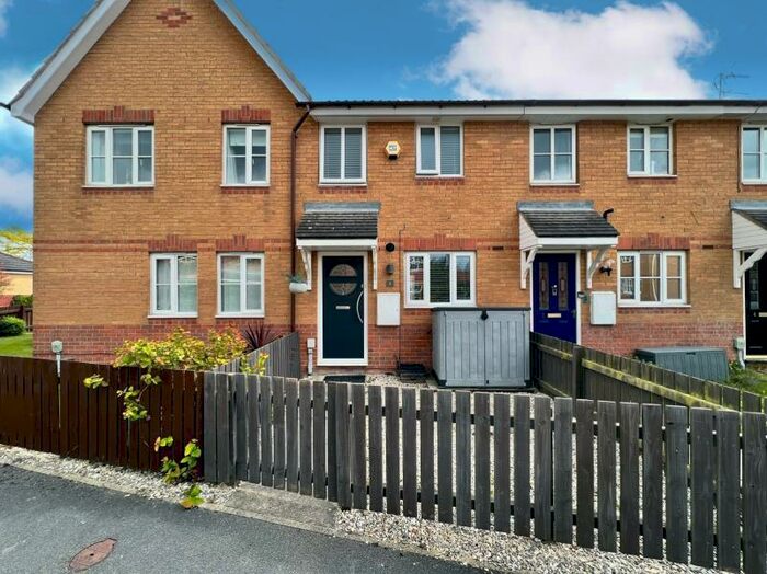 2 Bedroom Terraced House To Rent In Salcey Close, Kingswood, HU7