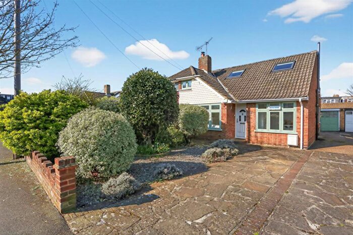 4 Bedroom Semi-Detached Bungalow For Sale In Grennell Road, Sutton, SM1