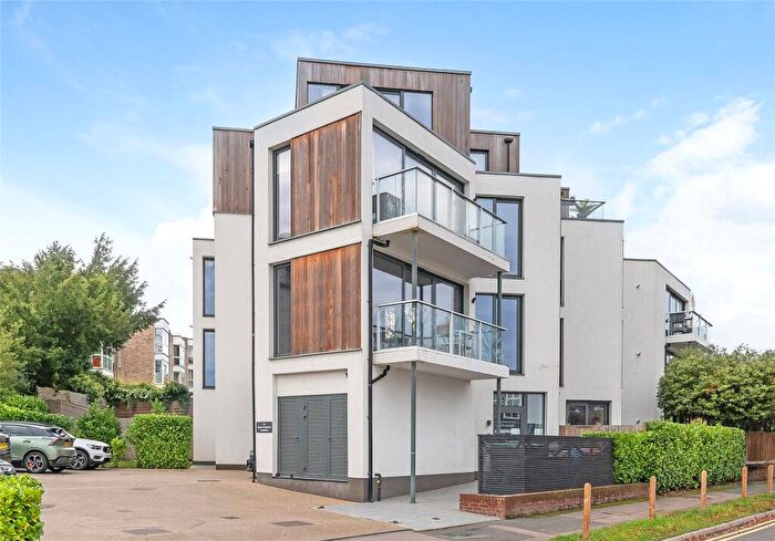 2 Bedroom Flat For Sale In Albemarle Road, Beckenham, BR3