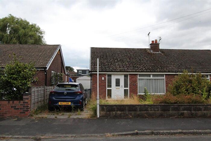 2 Bedroom Semi-Detached Bungalow For Sale In Thirlmere Road, Manchester, M31