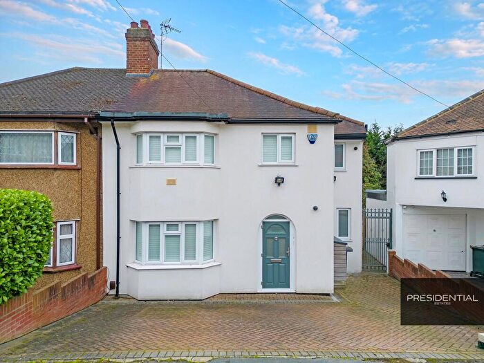 4 Bedroom House For Sale In The Shrubberies, Chigwell, IG7