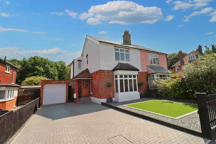 3 Bedroom Semi-Detached House To Rent In St. Peters In The Field, Braintree, CM7