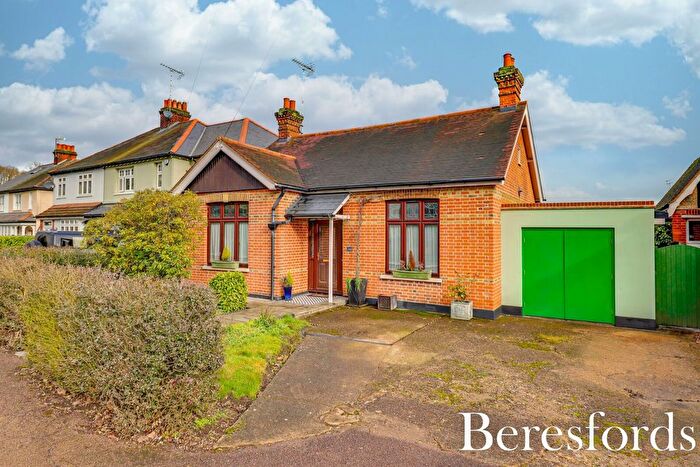 3 Bedroom Bungalow For Sale In Ingrave Road, Brentwood, CM13