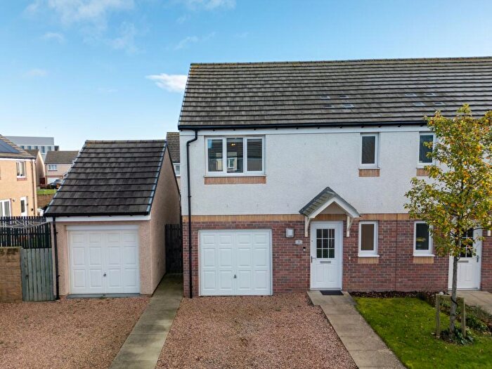 3 Bedroom Semi-Detached House For Sale In Hawk Street, Dunfermline, KY11