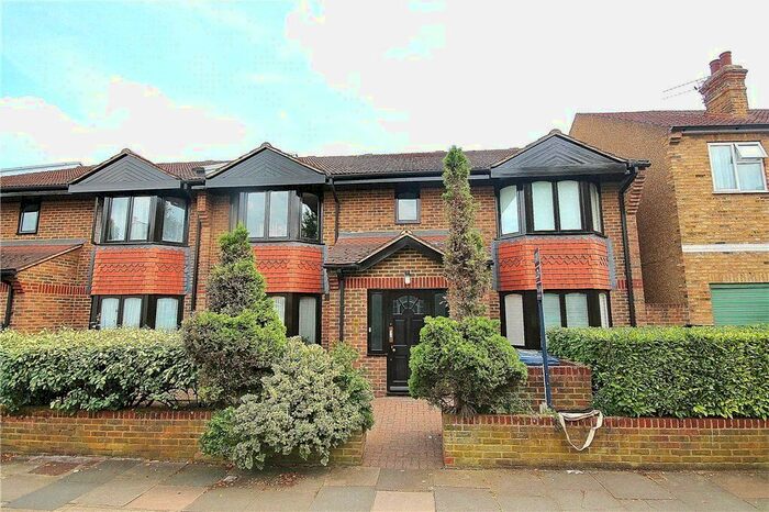 2 Bedroom Flat To Rent In Woodstock Avenue, Ealing, London, W13