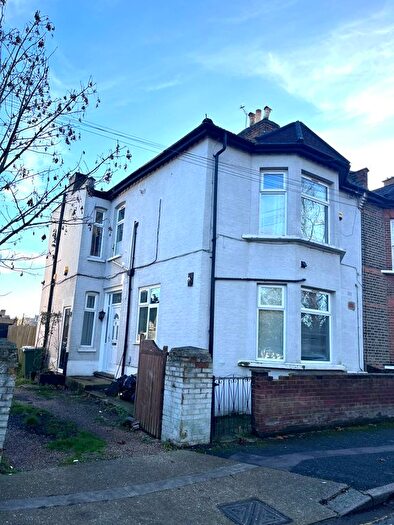 2 Bedroom Flat To Rent In Forest View Road, Manor Park, E12
