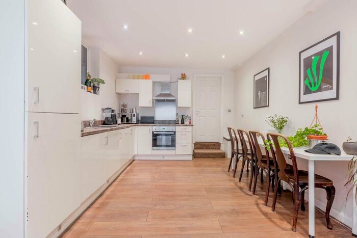 2 Bedroom Flat To Rent In Kingsland High Street, Dalston, London, E8