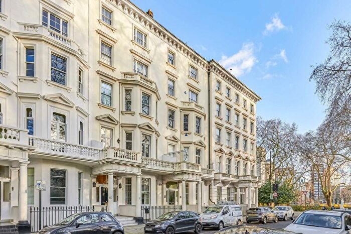 2 Bedroom Flat To Rent In St. Georges Square, Pimlico, SW1V