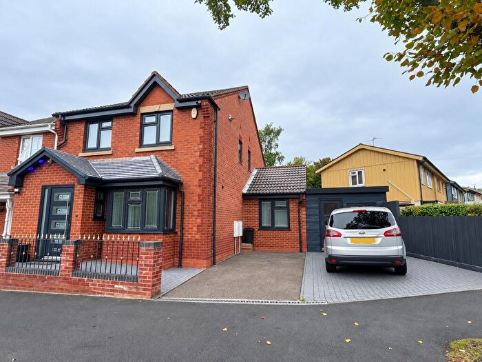 5 Bedroom Semi-Detached House For Sale In Somerset Road, West Bromwich, B71