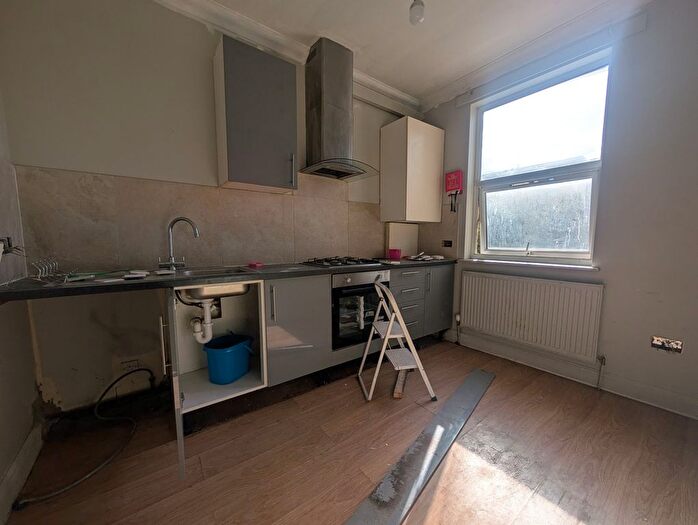 1 Bedroom Flat To Rent In Prout Grove, London, London, NW10