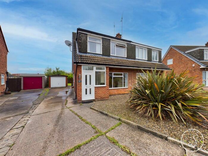 3 Bedroom Semi-Detached Bungalow To Rent In Primley Park Drive, Leeds, LS17