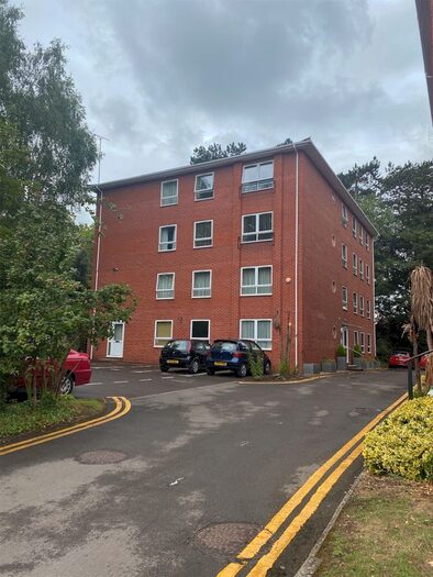 2 Bedroom Flat To Rent In Leckhampton Place, Cheltenham, GL53