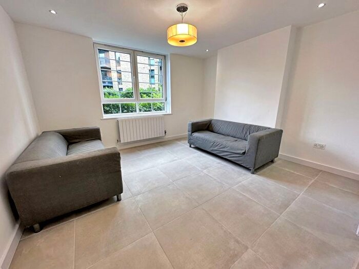 3 Bedroom Flat To Rent In Swan Road, London, SE16