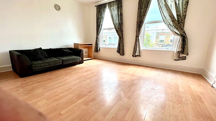 2 Bedroom Flat To Rent In High Road Leytonstone, London, E11