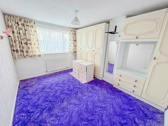 3 Bedroom Semi-Detached House For Sale In Mayland Drive, Streetly, Sutton Coldfield, B74